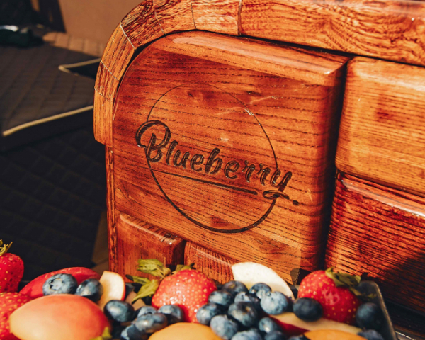 Теплоход Blueberry в компании Волна